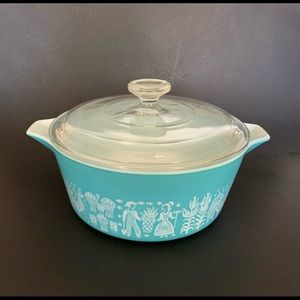 pyrex Amish Butterprint 475B casserole with lid
